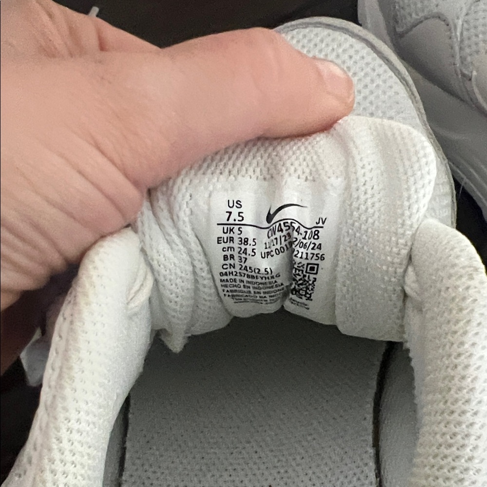 Nike White Mesh & Suede Low-Top Sneakers - Picture 4 of 4
